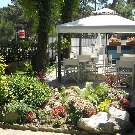 Hotel Sahara Milano Marittima Exteriör bild