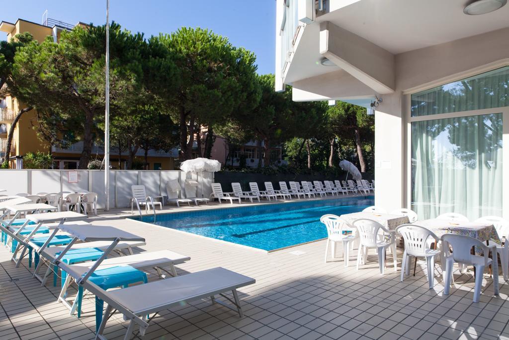 Hotel Sahara Milano Marittima Exteriör bild