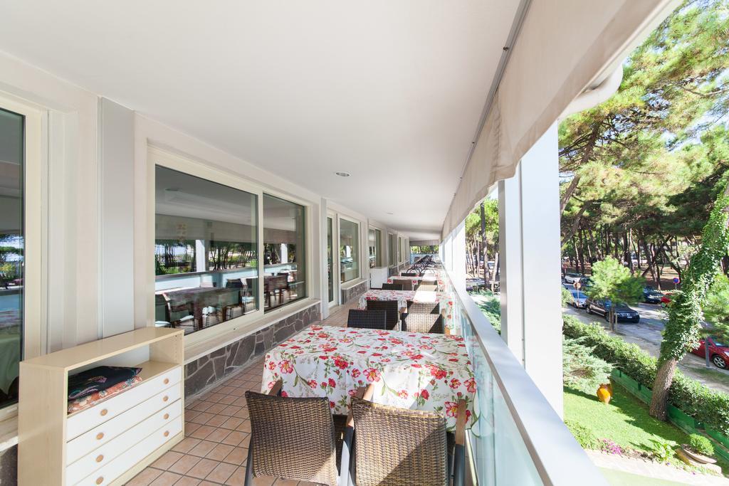 Hotel Sahara Milano Marittima Exteriör bild
