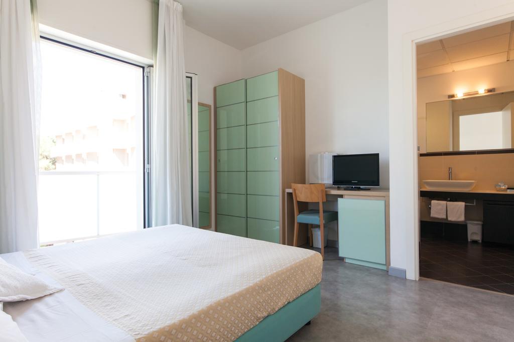 Hotel Sahara Milano Marittima Rum bild