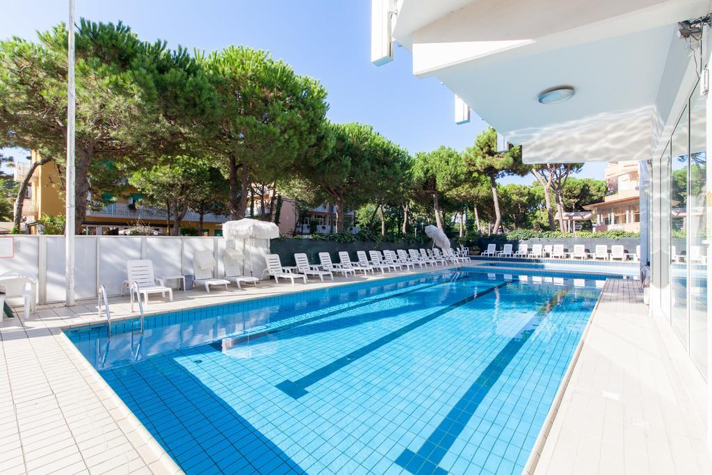 Hotel Sahara Milano Marittima Exteriör bild