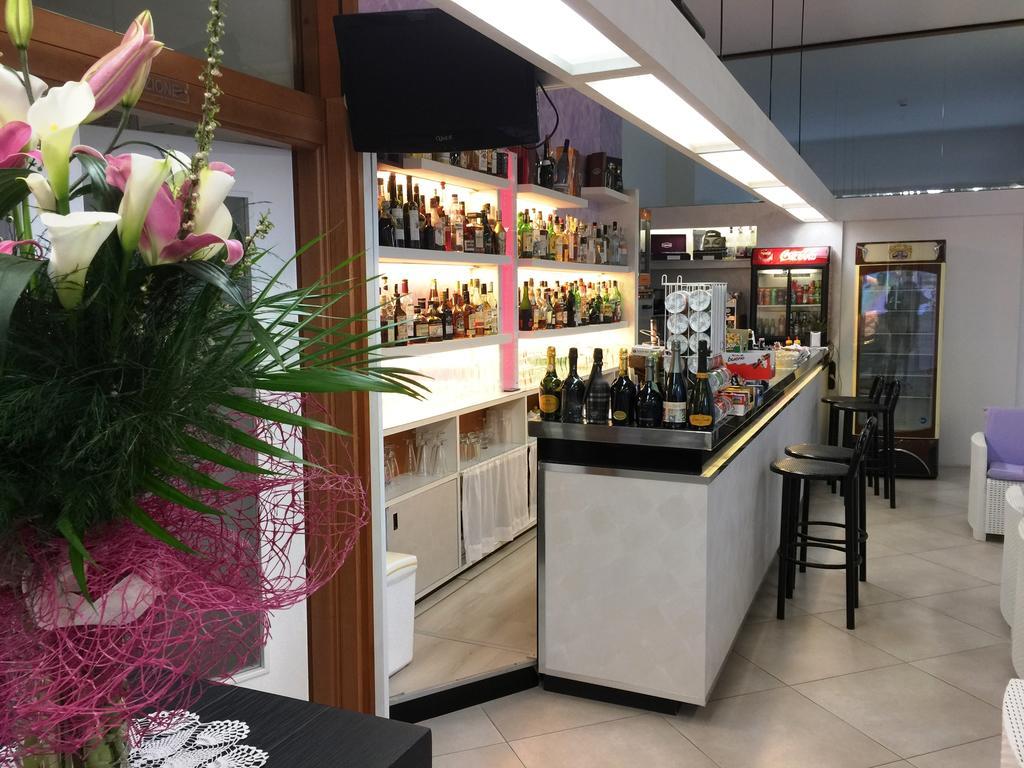 Hotel Sahara Milano Marittima Exteriör bild