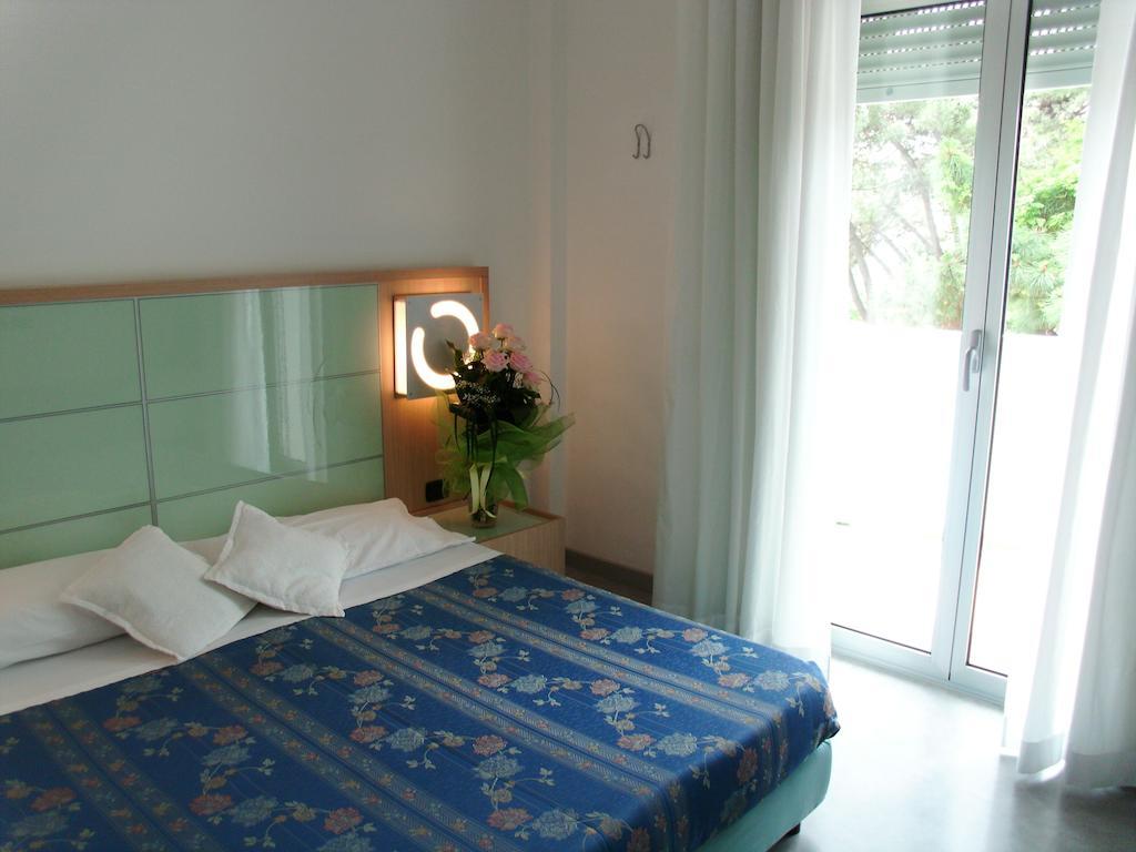 Hotel Sahara Milano Marittima Exteriör bild
