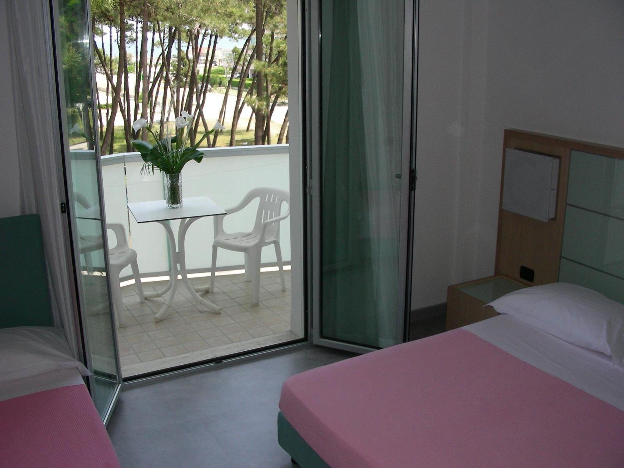 Hotel Sahara Milano Marittima Exteriör bild
