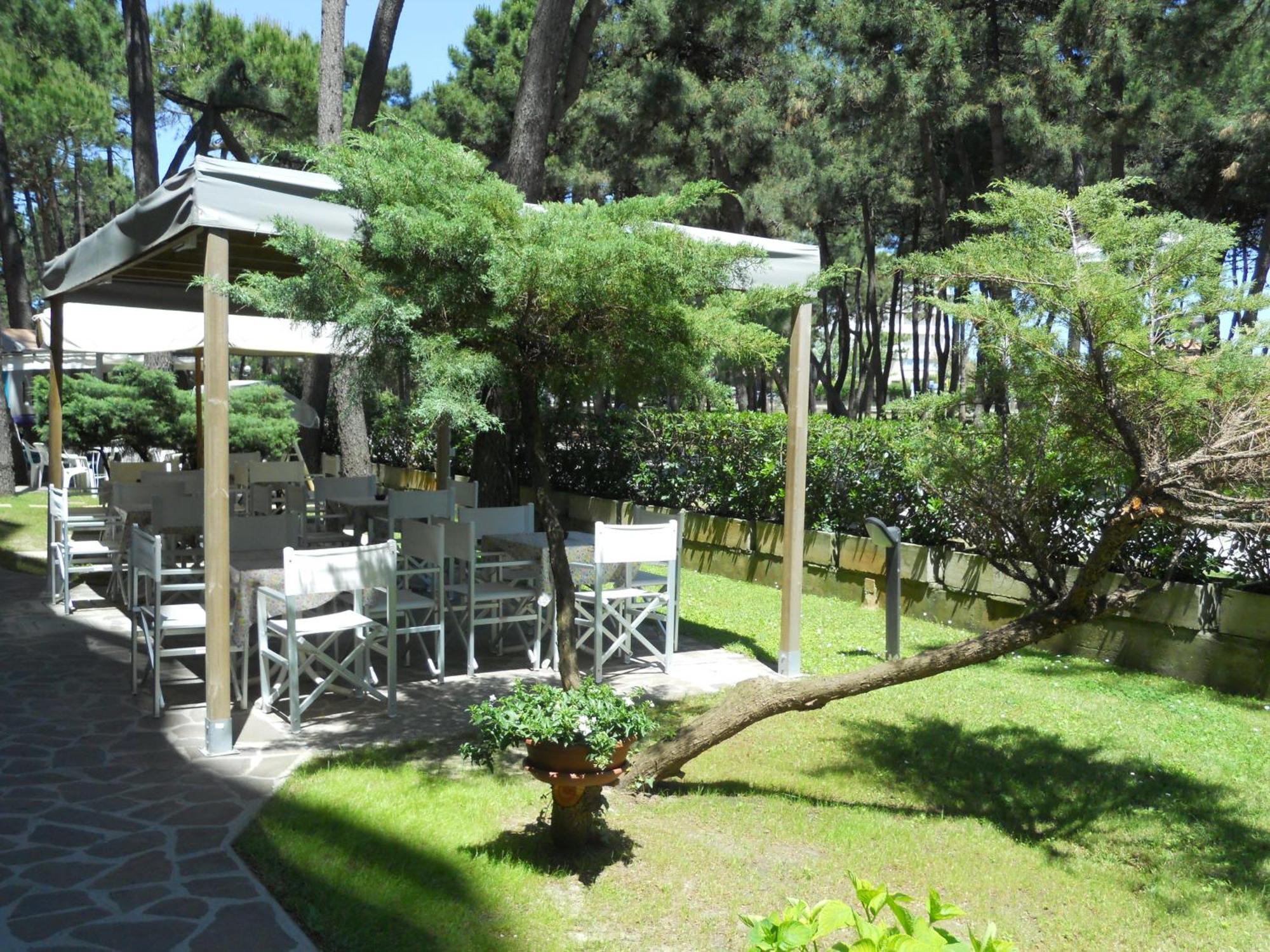 Hotel Sahara Milano Marittima Exteriör bild