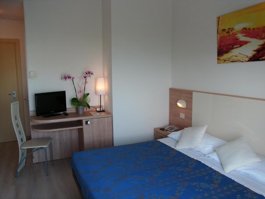 Hotel Sahara Milano Marittima Rum bild