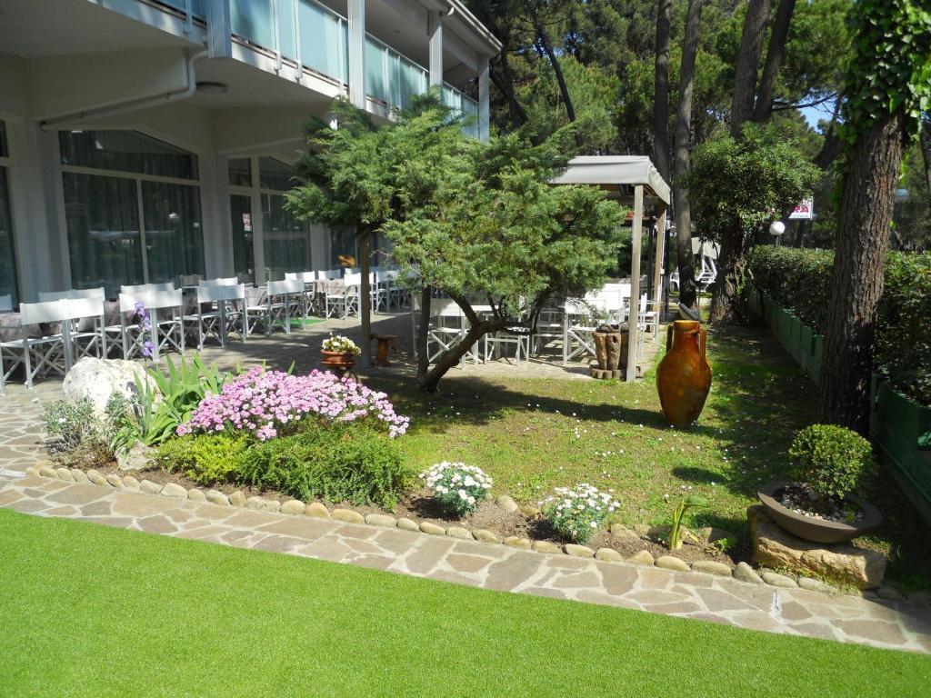 Hotel Sahara Milano Marittima Exteriör bild