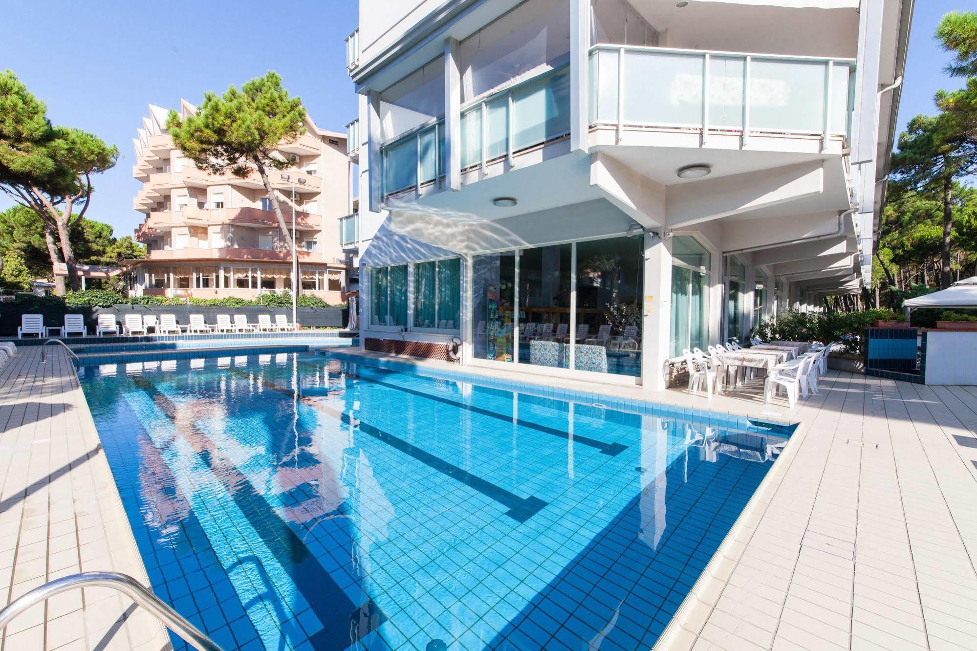 Hotel Sahara Milano Marittima Exteriör bild