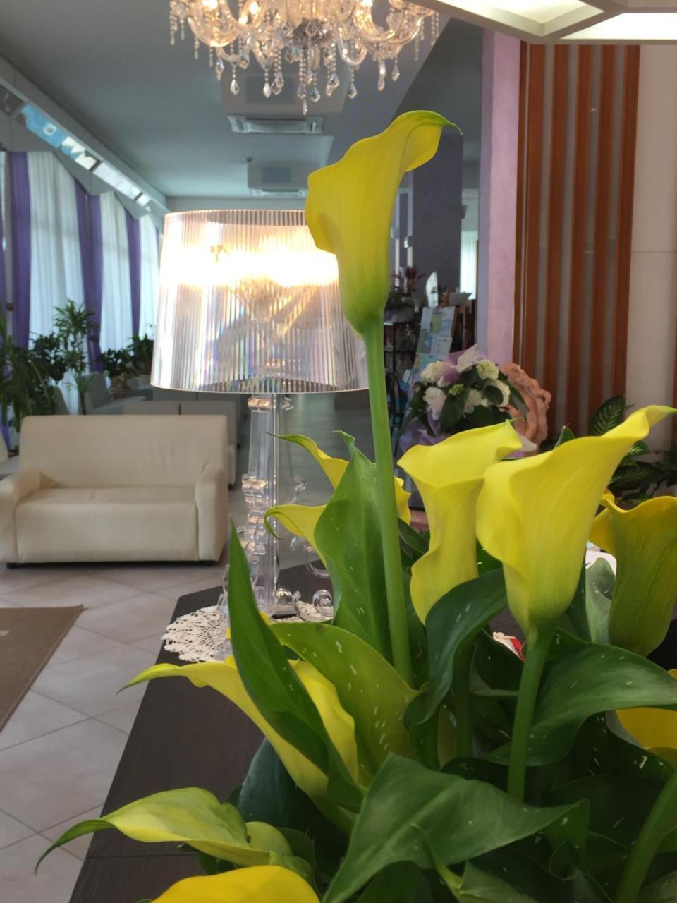 Hotel Sahara Milano Marittima Exteriör bild