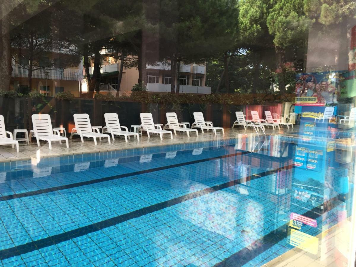 Hotel Sahara Milano Marittima Exteriör bild