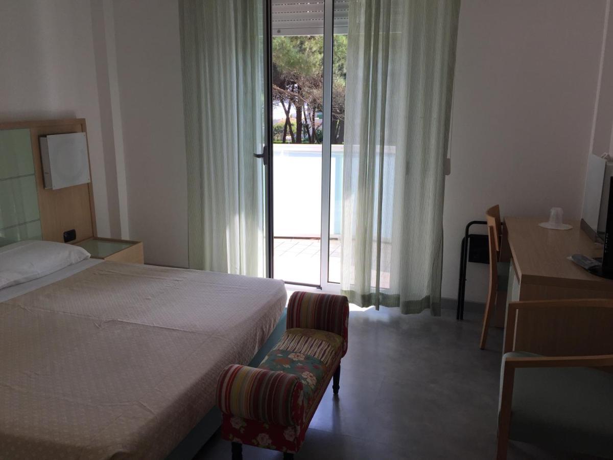Hotel Sahara Milano Marittima Exteriör bild