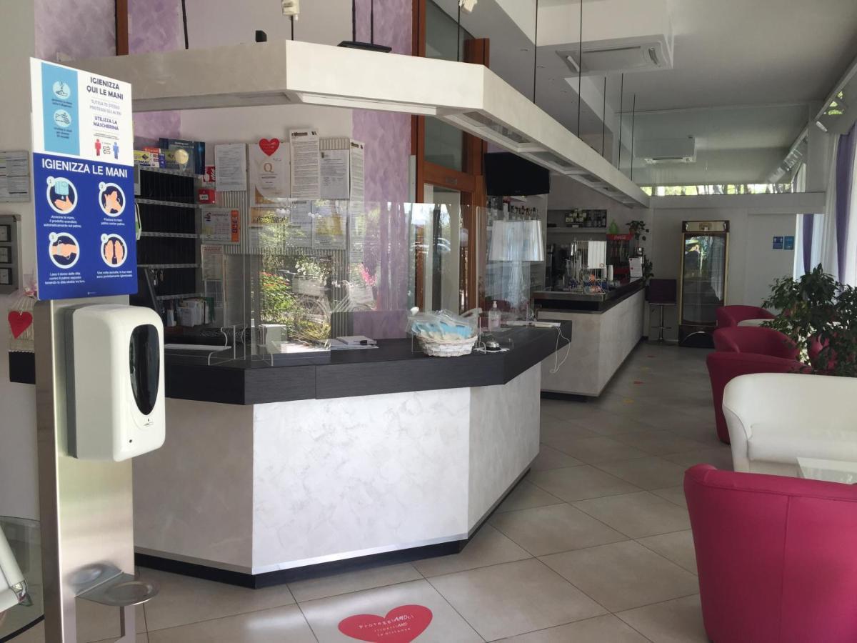 Hotel Sahara Milano Marittima Exteriör bild