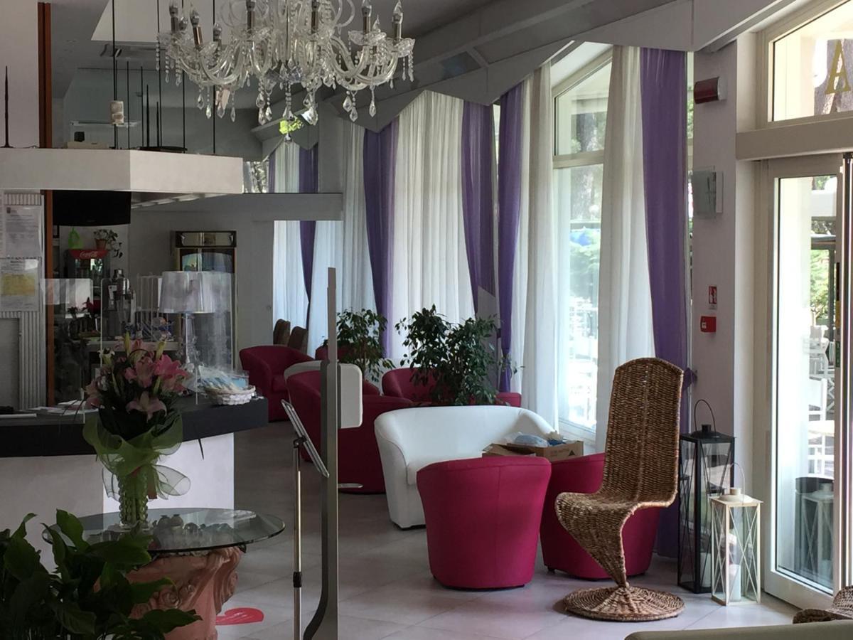 Hotel Sahara Milano Marittima Exteriör bild
